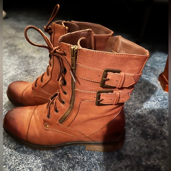 Combat brown boots - Picture 3 of 3